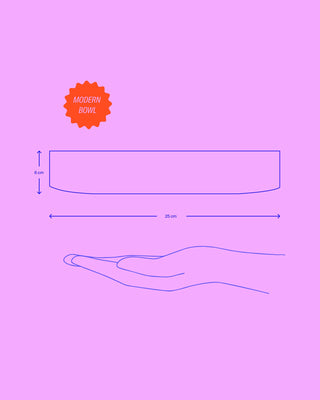 Illustration einer modernen Schüssel auf rosa Hintergrund mit den Maßen 6 cm Höhe und 25 cm Breite, gehalten von einer Hand.